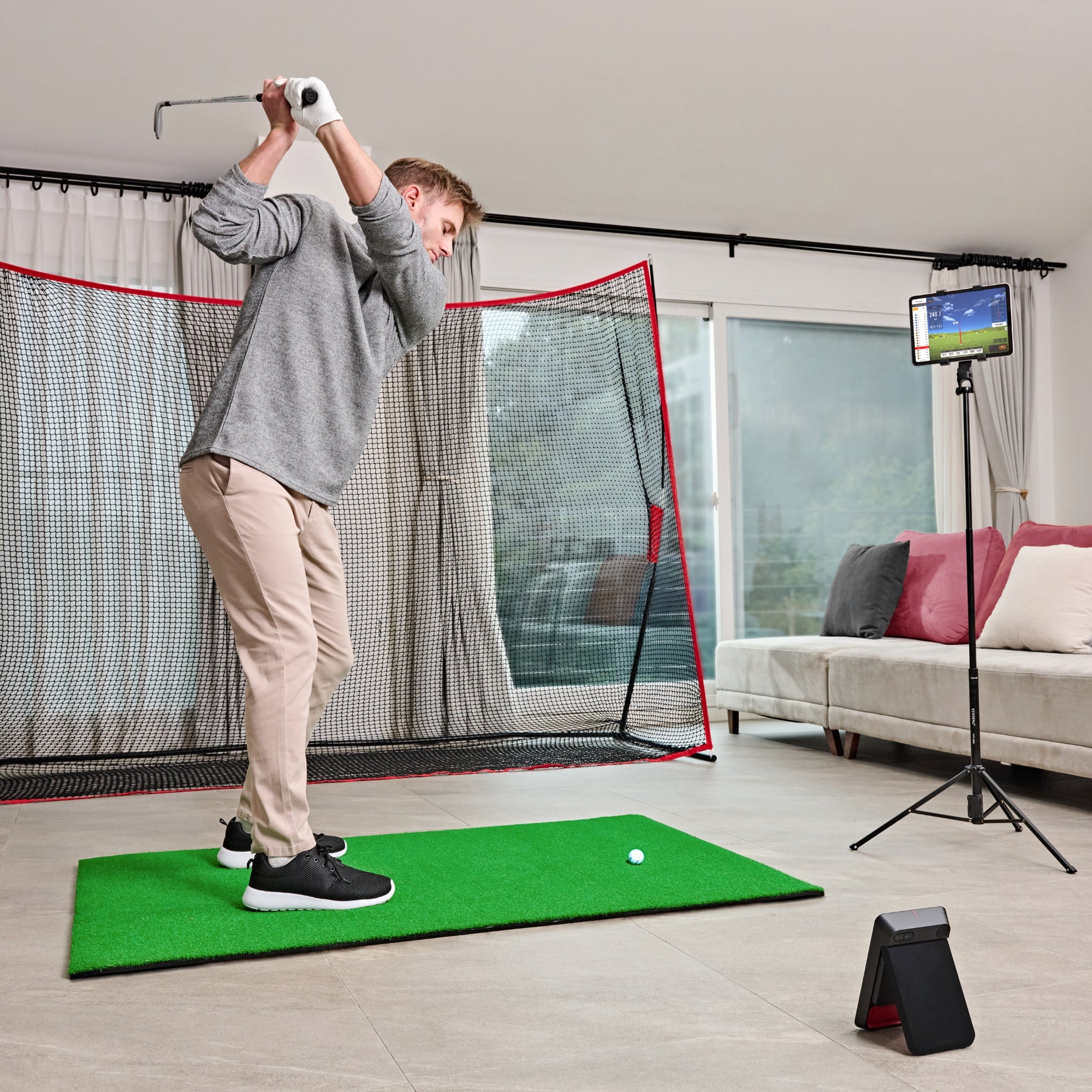 Voice Caddie AU | SC4 Pro Launch Monitor with Alignment Stand